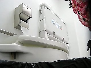 INDIAN MOM BENDS OVER SQUIRTS PEEING